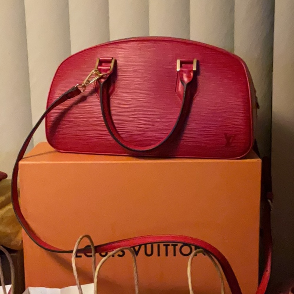 LV EUC RED WITH UNBRANDED STRAP